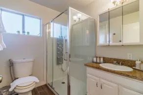 Comfortable Ukiah Home, Sleeps 8, Walk to Downtown - Image 4