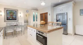 MANSION SLEEPS 12 EASY ACCESS TO CITY - Image 5