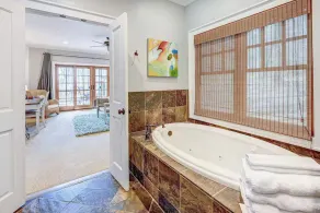 Luxury Mountain Home: Golf, HotTub, Mountains, Lake, and Trillium Club amenities - Image 3