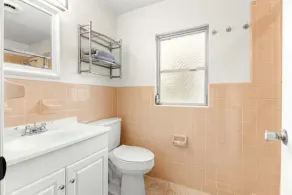 Hot tub, pool, bbq, game room near downtown - Image 4