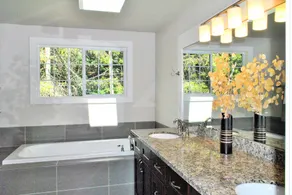 Spacious, family friendly, peaceful, near golf course, Microsoft & Marymoor Park - Image 2
