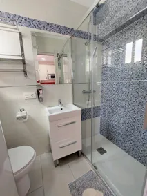Studio \"Lola\", avec vue sur les montagnes, terrasse privée, climatisation et Wi-Fi. - Image 2