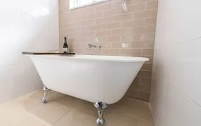 Kingfisher Lodge - Luxury Lodge with Hot Tub - Image 3