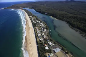 Gone Surfing First Floor 2 Bedroom air-cond self-contained apartment River views - Image 2