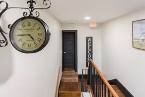 Warm & Inviting Farmhouse Loft | Walk to River, Dining, Shopping & Bridgewater College - Image 2