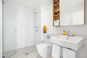 Light, stylish 1BR apartment near shops and transport with parking - Image 2