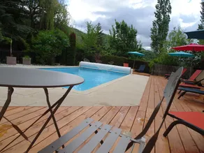 A cozy cocoon for a sunny stay with seasonal pool access - Image 5
