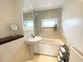 18 Coastline apartment - Image 2