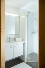 Prime location Apartment 300 meters lift - Image 3