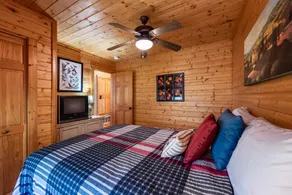 Above the River | 5 Min. Walk to Private Riverfront area | Hot Tub - Image 4