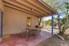 Serene and Charming, Private, Immaculate, Central,  2/1.5 Back yard and Pool - Image 4
