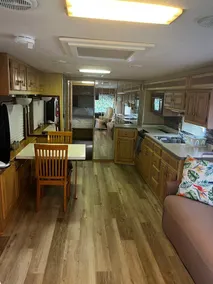 COZY MOTOR HOME... - Image 4
