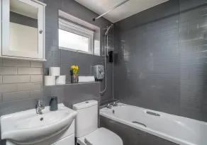 Charming Crawley Getaway 1br Near Gatwick Airport - Image 3