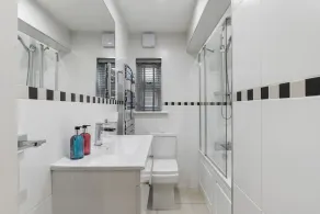 St Marks Modern Apartments - Image 2