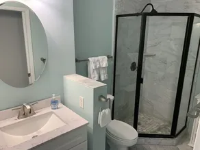 Super Comfy and modern with the extras! - Image 2