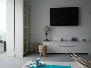 SPACIOUS APARTMENT FACING THE SEA, FEET IN THE WATER! - Image 2