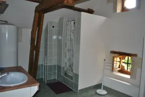 Character house in the Bordeaux vineyards - Image 3