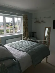 Central Modern open plan house 3 ensuite bedrooms, dog friendly. - Image 5