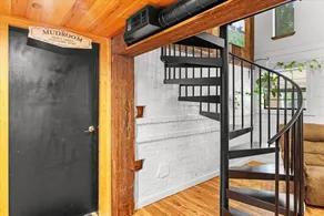 Clean, comfortable, and overlooking a pond with a fountain, our Barndo is perfect for Fairgrounds events, family getaways, and work stays. Just 10 minutes from Perry, with a fully stocked kitchen, coffee station, and outdoor kitchen. - Image 2