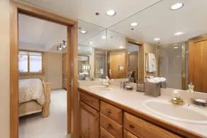 Ski-in/ski-out directly from unit, 4 Bdrm DLX, Stonebridge Condos #925 - Image 3