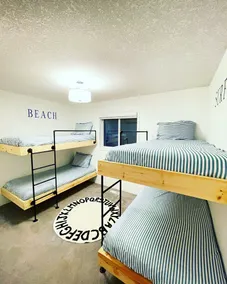 Gorgeous Lakefront Cottage, Private beach & Ice Fishing Shack🎣 45 min from Edm - Image 5
