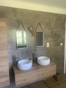 Private room in townhouse - Image 3