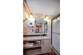 Cozy Apt w/Master BR + 2 Bed Kids Loft. Covered Parking/Deck/BBQ area & Firepit - Image 4