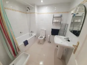 Luxury 2 Bed Apt Freeview Tv Wi - Image 2
