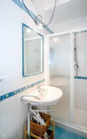House with independent entrance - Image 3