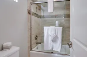 360 Ocean+Bay+City Views * 3 Levels+Sky Deck * A/C - Image 4