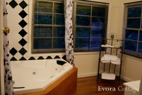 Evora Cottage with spa bath & wood fireplace - Image 2