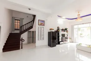 Villa 2. 4 Lac Long Quan - Image 2