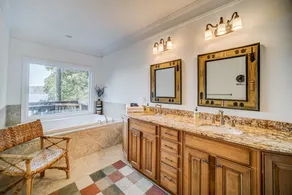 Lakefront 5 BR home nestled on a private cove 1 hr from downtown Atlanta, Ga.  - Image 2