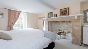 Beautiful 2 Bed city centre apartment in Georgian Mews House with garden. - Image 3
