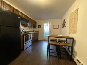 Comfy, private one Bedroom Apartment with full kitchen, living room, full bath. - Image 3