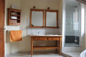 The orchard house - Image 2