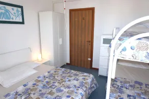 Beautiful Apartment With Shared Garden - Image 4