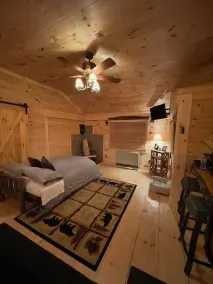 Snowmobilers private cabin, on the trails - Image 4