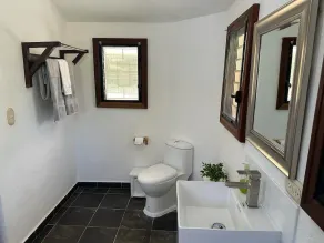 Quaint Villa with Beautiful gardens - Image 2