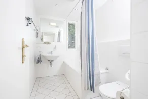 Studio apartment with garden - Image 3