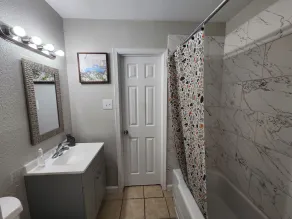 Luxury Apartment Suite 2 - Image 2