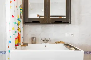 Chalet with air conditioning, pool, terrace, garden & Wi-Fi; pets welcome - Image 3