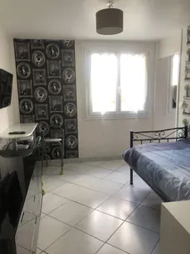 Apartamento com 3 Camas + Estacionamento perto de Kindarena - Image 5