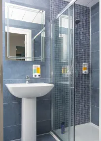 Legoland Heathrow Windsor Apartment Hotel - Image 3