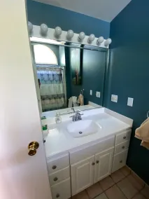 Lake Front Home. Private stairs to private beach and bay. upscale 5 bedroom home - Image 4
