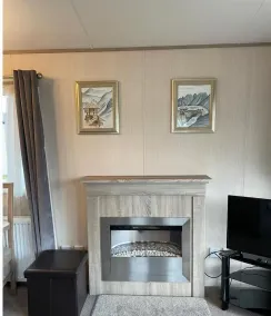 Comfortable 3-Bed Caravan - Combe Haven - Image 2