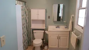 Have a restful vacation on Oneida Lake: full house, yard, and lakefront property - Image 3