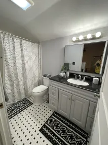 Charming spacious 1933 newly renovated private home. Walk to trails - Image 5