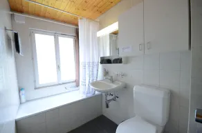 Apartamento 1 no lago.  Vistas deslumbrantes e localização pacífica.  Muito popular - Image 2