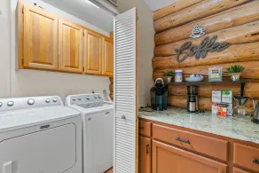 Cascade Getaway, Hot Tub, Fenced Acre, Pet Friendly - Image 3